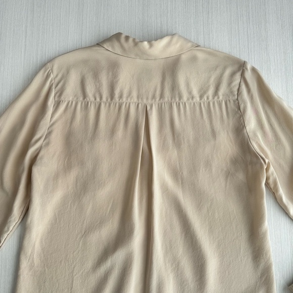 WHBM Silk Utility Blouse Size 4 Tan Long Sleeve Surplice V Neck High Low Casual - Picture 7 of 14
